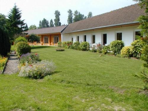Logis - Hotel & Restaurant Les Trois Fontaines Marconne Exterior photo
